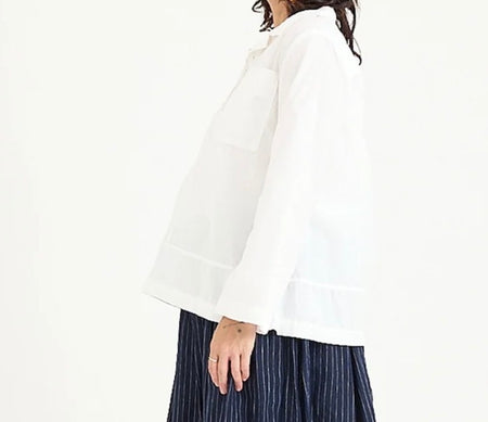 Metta Melbourne Fisherman shirt in white, side view