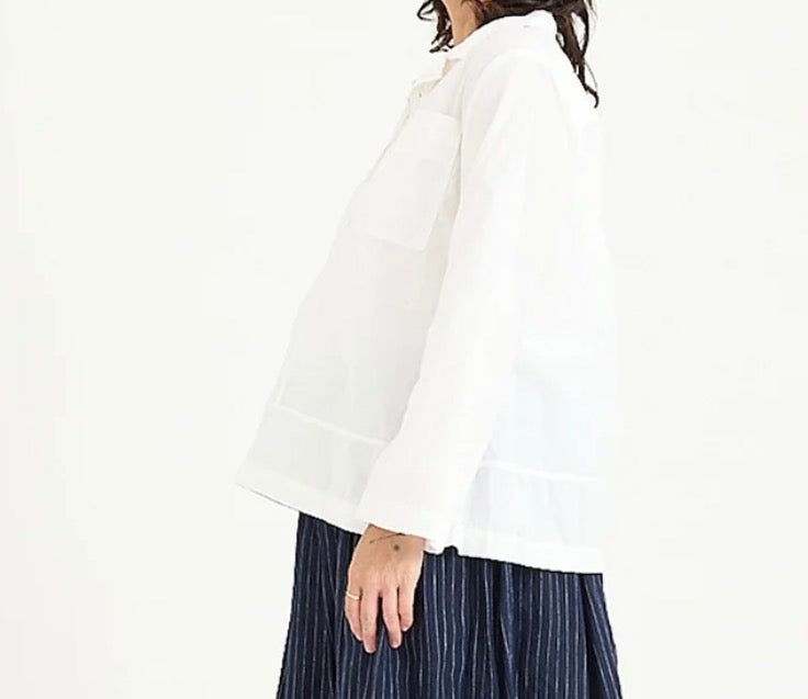 Metta Melbourne Fisherman shirt in white, side view