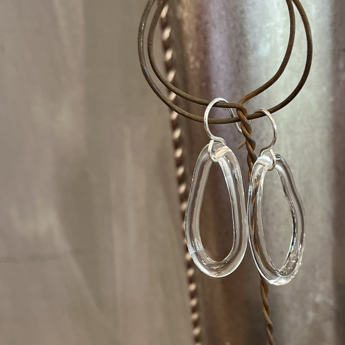 Clear loop earring in glass