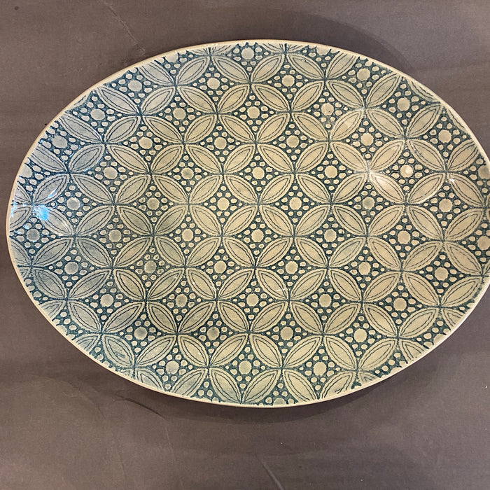 Embossed patterned oval dish / large etosha