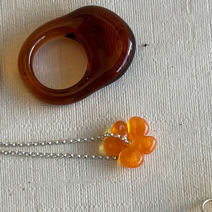 Glass daisy necklace