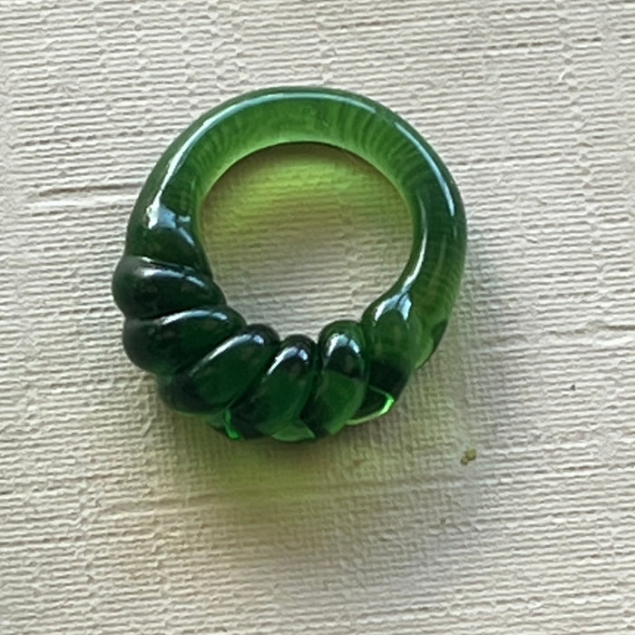 Glass rope ring