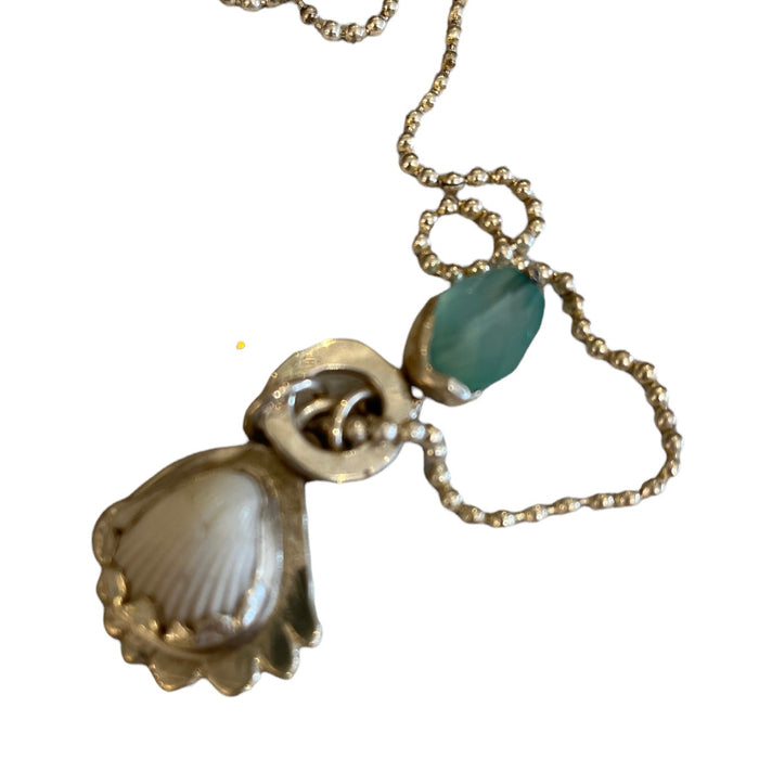 Silver clam shell necklace