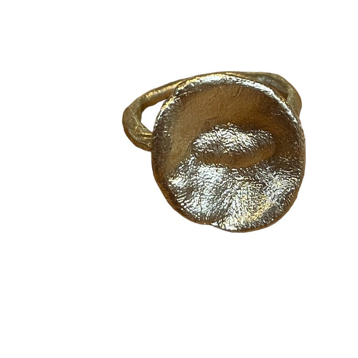Gold pebble disc ring
