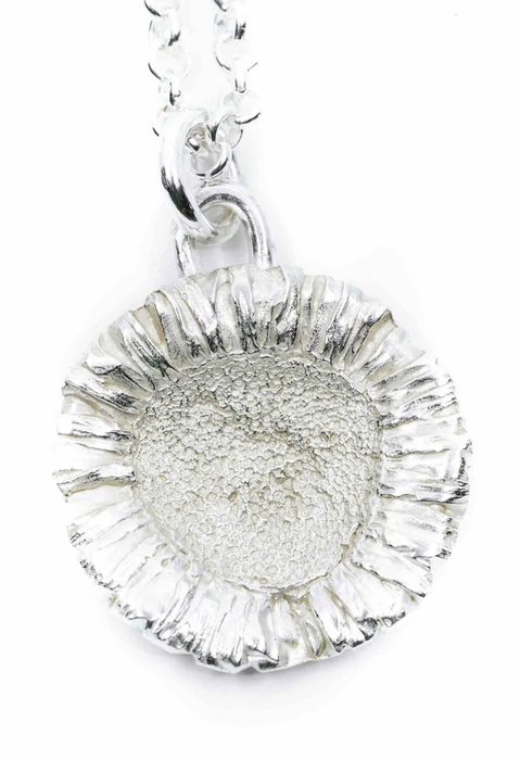 Silver paper daisy necklace