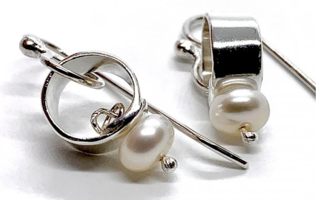 Silver disc and pearl earrings