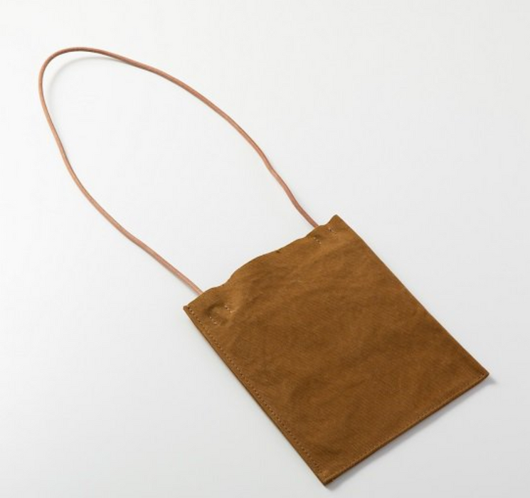 Amiacalva canvas pochette in mustard