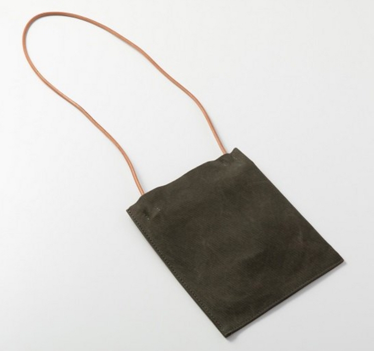Amiacalva canvas pochette in olive