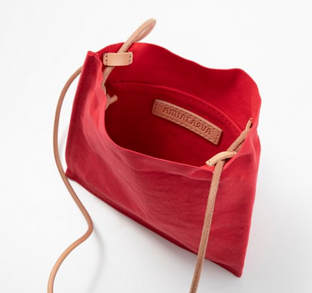 Amiacalva canvas pochette in red