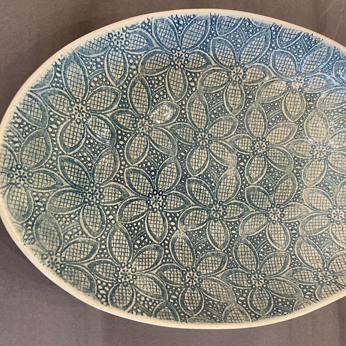 Embossed patterned oval dish / large etosha